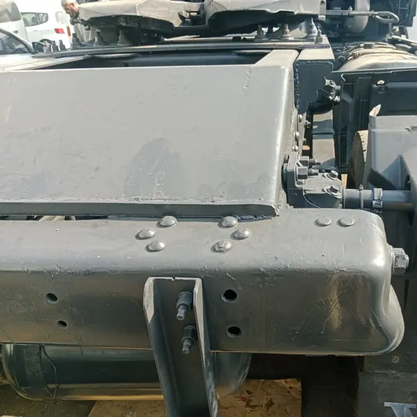 Chassis rail reinforcement on a commercial vehicle